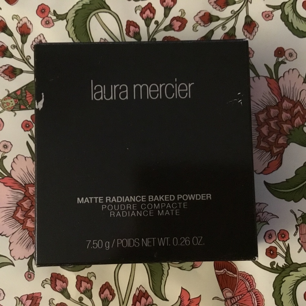 Laura Mercier Matte Radiance Baked Powder Compact